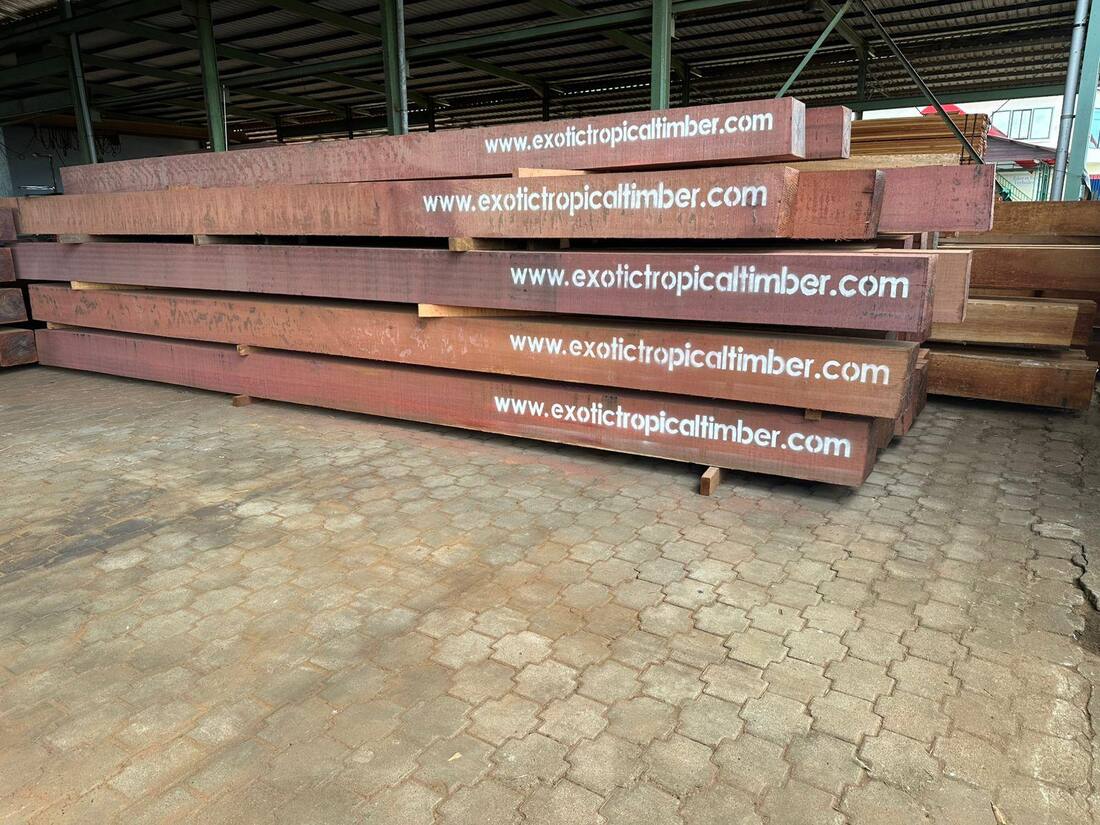Hardhouten balken van Exotic Tropical Timber, klaar voor levering